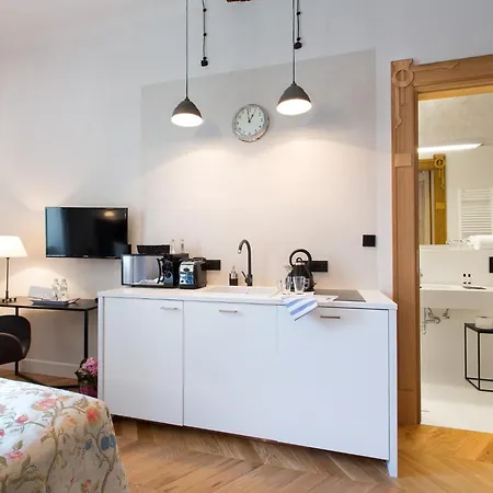 Hotel apartamentowy Antique Plac Szczepański 3*