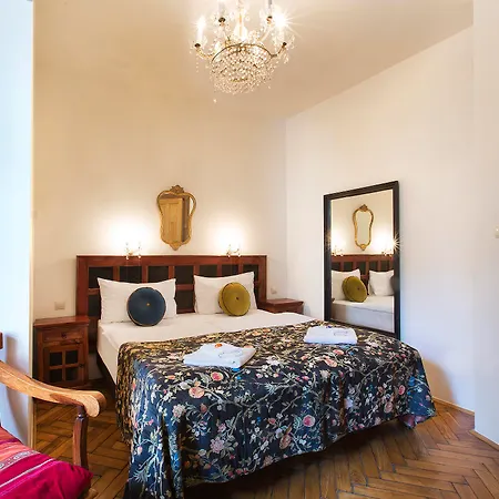 Antique Plac Szczepanski Apart Otel 4*
