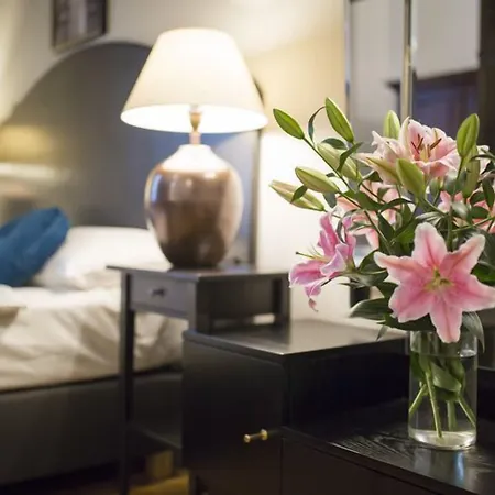 Aparthotel Antique Plac Szczepanski 4*