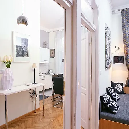 Apartahotel Antique Plac Szczepanski 4*
