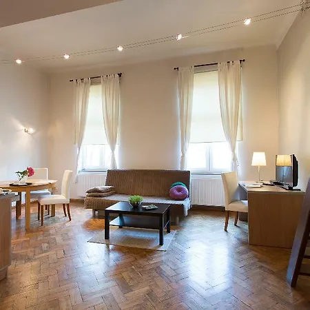 Aparthotel Antique Plac Szczepanski 4*